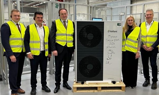 Eurokomisárka počas svojej návštevy Slovenska navštívila tiež závod na výrobu tepelných čerpadiel v Senici